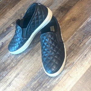 Steve Madden slip on black sneaker